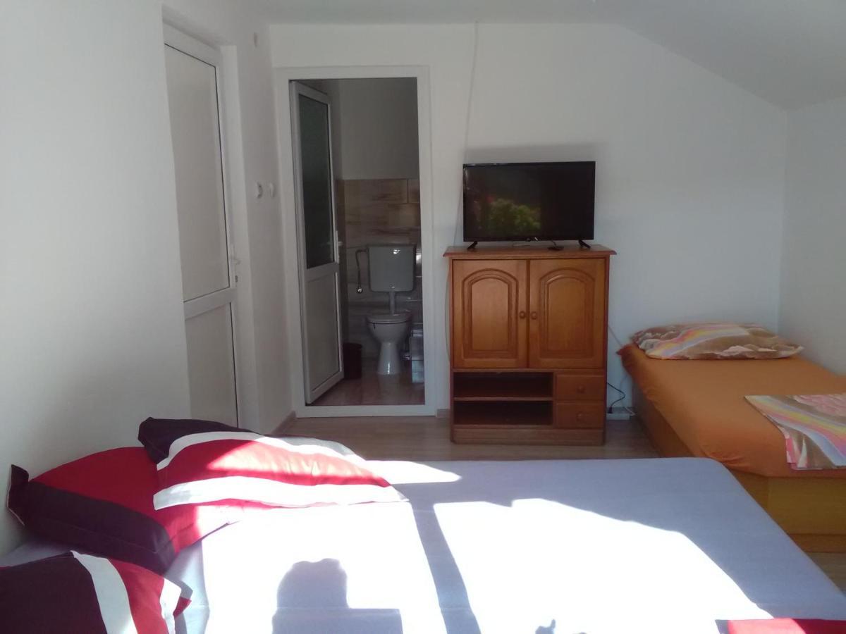 Casamarinela Hotell Orşova Exteriör bild