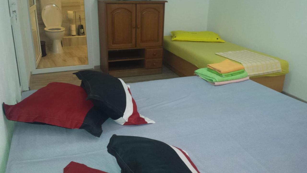 Casamarinela Hotell Orşova Exteriör bild