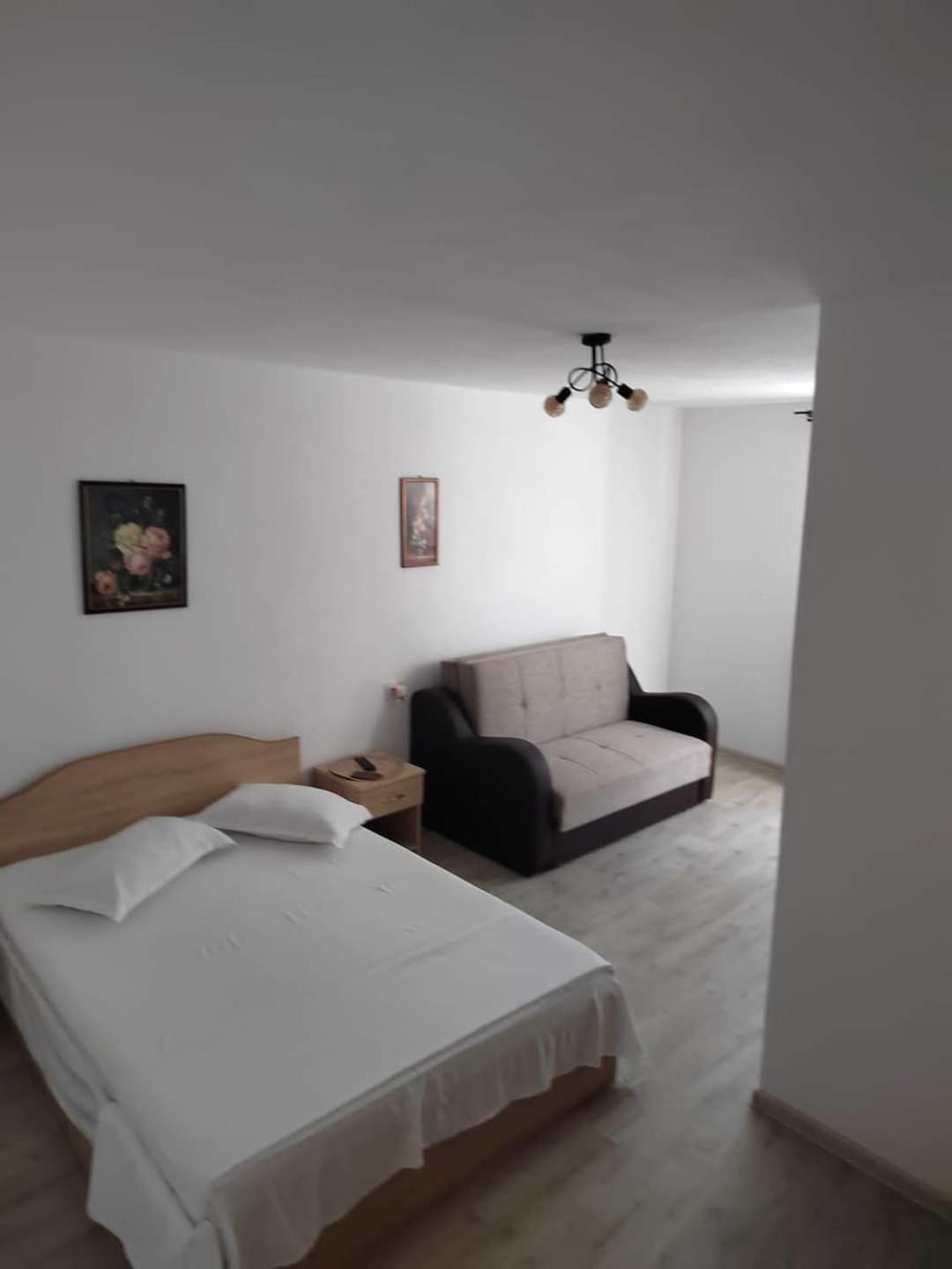 Casamarinela Hotell Orşova Exteriör bild