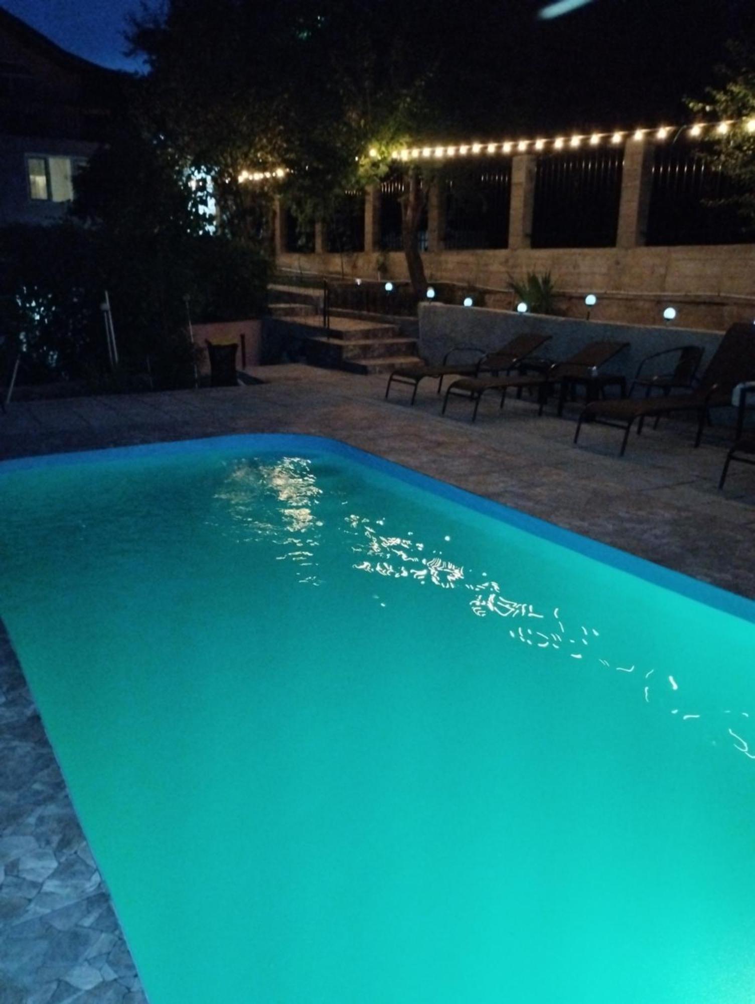 Casamarinela Hotell Orşova Exteriör bild