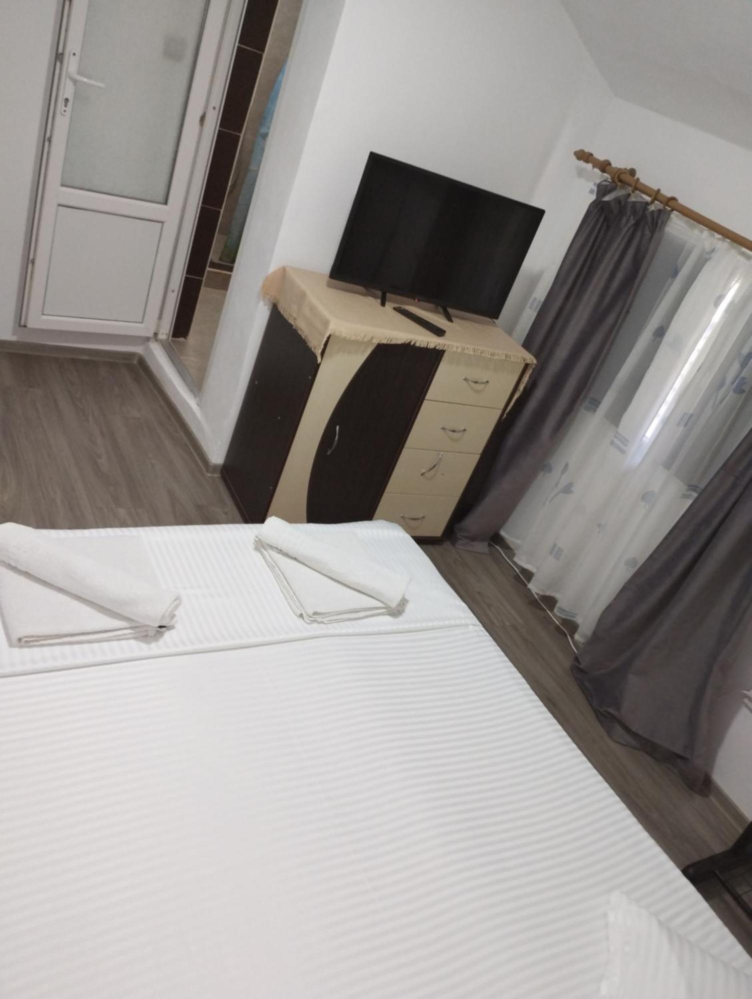 Casamarinela Hotell Orşova Exteriör bild