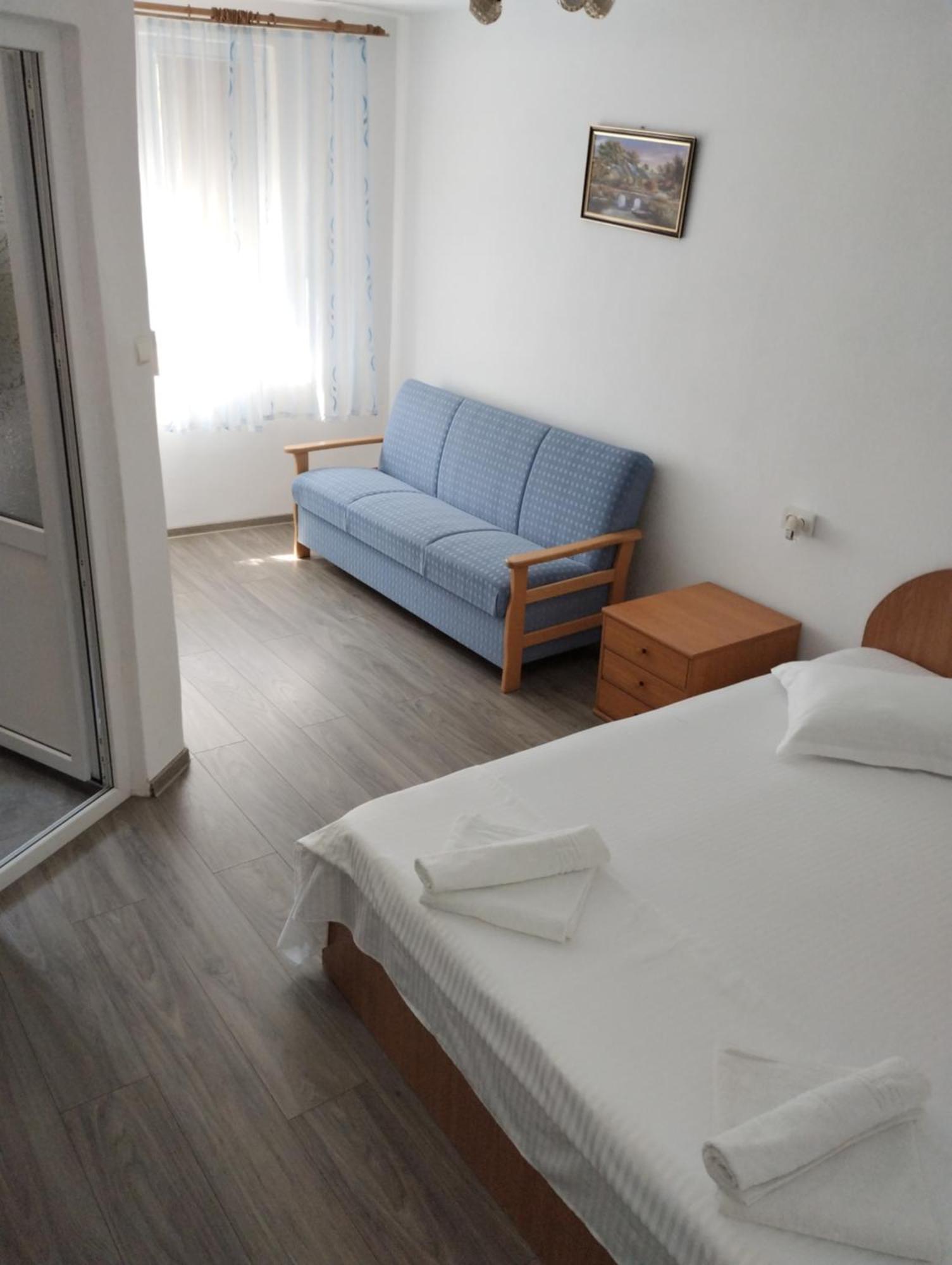 Casamarinela Hotell Orşova Exteriör bild