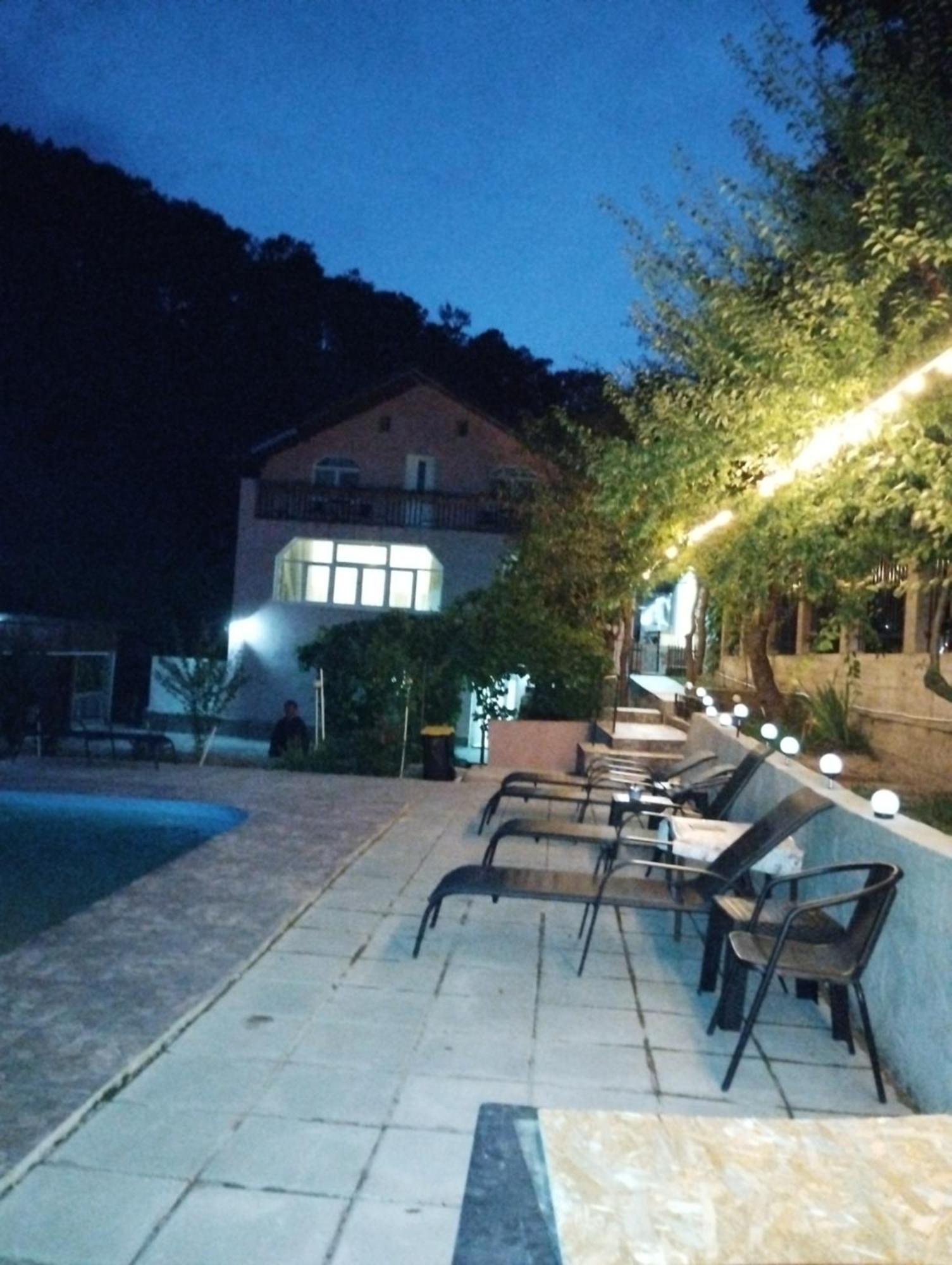 Casamarinela Hotell Orşova Exteriör bild