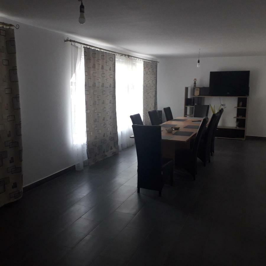 Casamarinela Hotell Orşova Exteriör bild