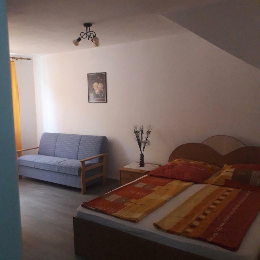 Casamarinela Hotell Orşova Exteriör bild