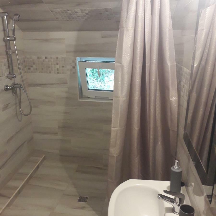 Casamarinela Hotell Orşova Exteriör bild
