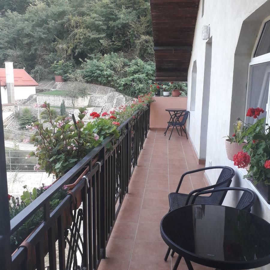 Casamarinela Hotell Orşova Exteriör bild