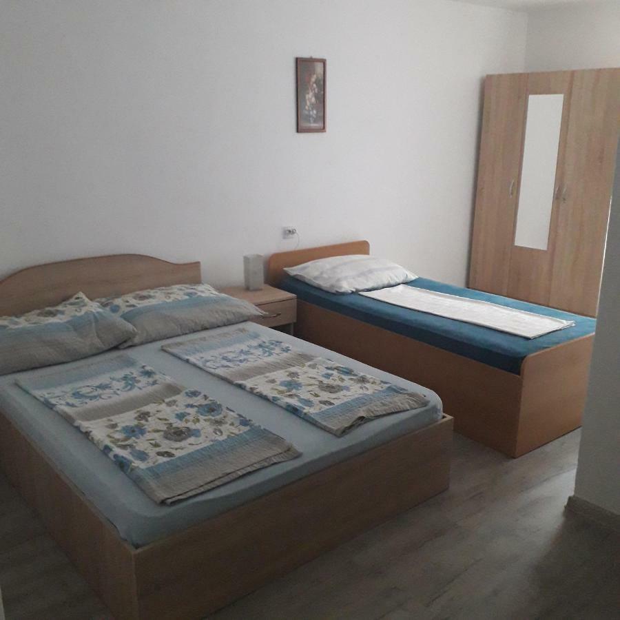 Casamarinela Hotell Orşova Exteriör bild